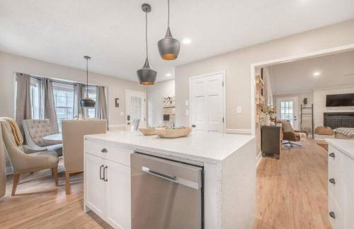 Stylish & Spacious Home Near ATL - Foto 30