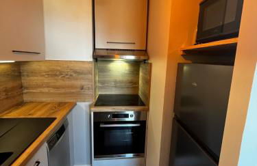 Skis aux pieds IN-OUT, Linge inclus, Parking et WIFI gratuits, proche du centre et tout confort, Mont Vallon Lodge Méribel Mottaret - Foto 8