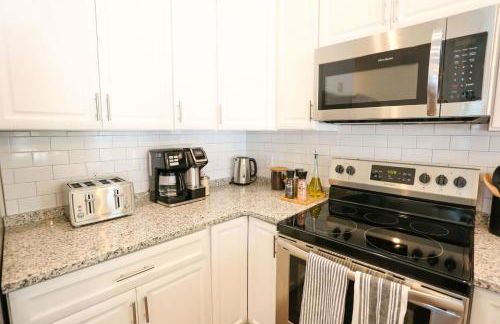 The Champion's Suite Newly Built Upscale Central - Photo 57