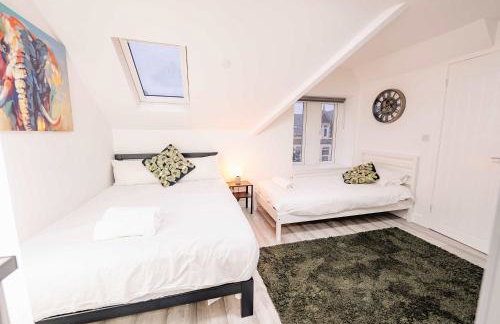 Relaxing Studio Escape - Hot Tub - Photo 4