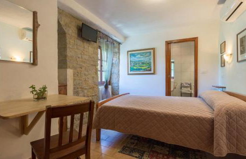 Beautiful Home In Buje With Wifi - Foto 7