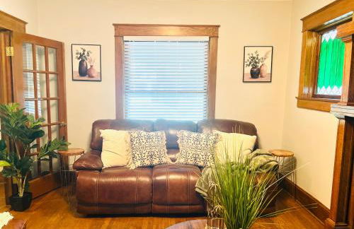 Spacious 6BR Home - Near Top Attractions - Photo 9