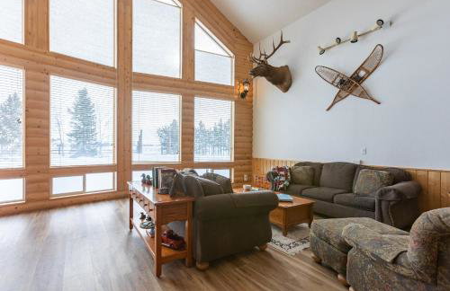 Chester Currents by KABINO Riverfront on Henrys Fork Air Conditioning Boat Launch Foosball Pool Table Huge Yard Garage WIFI - Foto 20