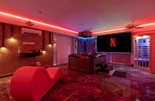 L'Horizon - Suite romantique avec jacuzzi, sauna, piscine & vidéo projecteur - Foto 1