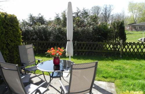 Ferienwohnung-Kapitaen-Hook-mit-Sonnenterrasse-Garten-zwischen-Strand-Wald-Wiese-auf-Ruegen - Foto 21