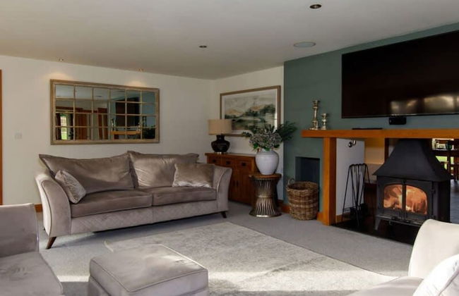 Serene Riverside 6BR Luxury Retreat in Curdridge - Photo 4