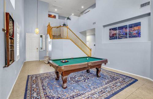 Stylish King with optional bunk or Work Desk w/TV - Foto 6