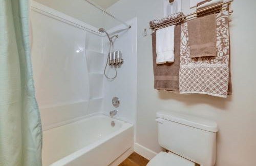 Centrally Located Reno Retreat with Patio and Yard - Foto 17