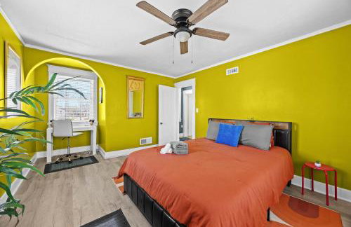 Cozy & Creative Top Unit in Lou's Arts District - Foto 8