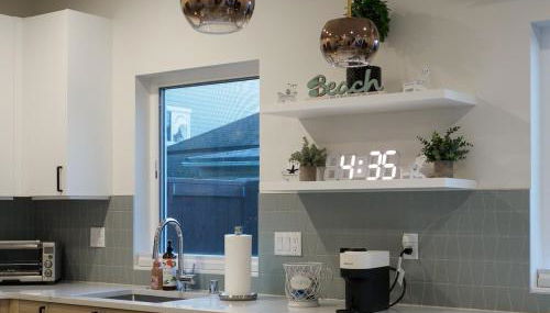 Steps to Alki Beach with Water Views Rooftop deck - Foto 5, minibar