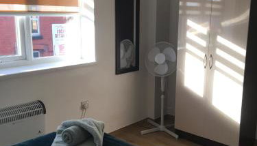 Modern 1 bedroom flat perfect for match or city break - Foto 2