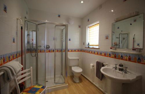 Spacious seaside family house in Aberdaron with large garden and stunning sea views - Photo 50