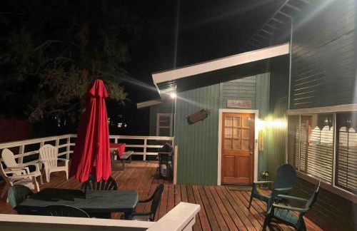 Spacious cozy chalet huge deck over seasonal creek - Foto 74