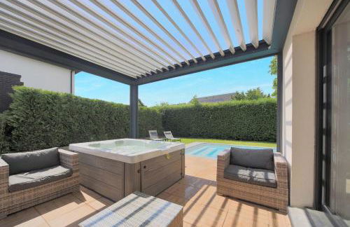 La Villa Sainghin - Piscine et Jacuzzi Privé - Foto 2