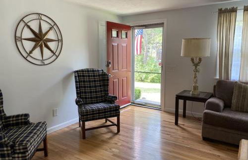 A Cozy Cape house steps to Restaurants & Beaches ~1.4 miles down scenic roads - Foto 7