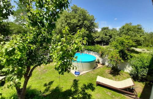 Vacation house with private pool and yard - Photo 28