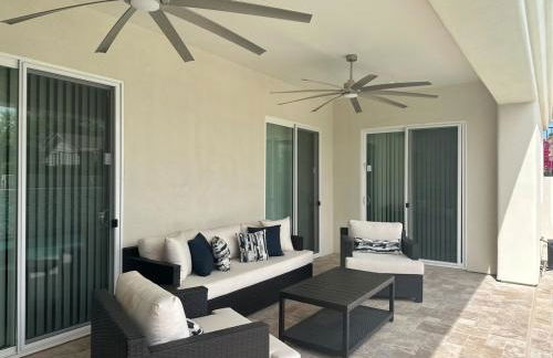 Beautiful New construction home - New Pool & Spa! - Foto 64