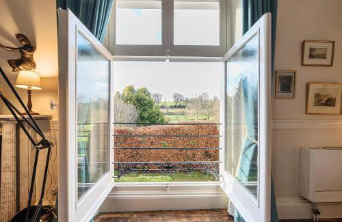 Artist's Studio - Photo 23