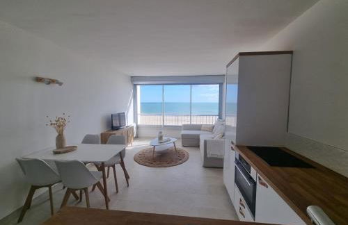 Superbe Studio Rénové les pieds dans l'eau! - Foto 1