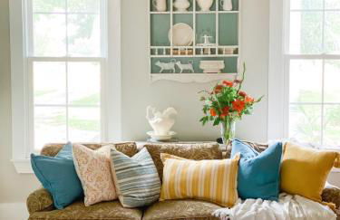 Historic Farmhouse -Modern Amenities -1800s Charm - Foto 11