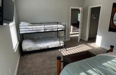 RV Ready 3BR 2BA Home Near Navarre and Destin - Foto 10