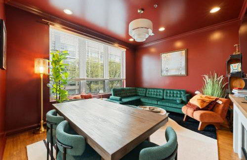 1 Free Parking Gym Balcony Sleeps 10 - Photo 2