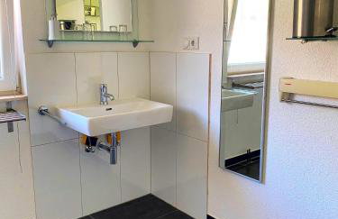 Modern Red & Blue Apartment - Photo 29