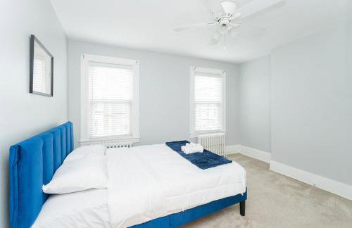 TWO town homes! 6 Bedrooms, 2 King beds, Walk to Eats - Foto 70