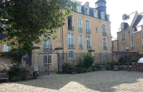Petite Maison Romantique au calme, Cœur Historique, vue Ville et Jardin - Foto 29