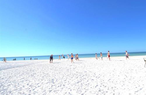 New Listing! Pool Jacuzzi, 3-min to Beach Bars & Entertainment! - Foto 65