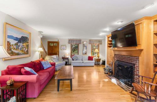 Spacious Home with Direct Pond Access! - Foto 7