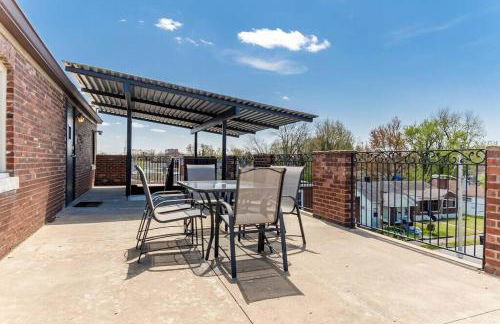 KING Penthouse Sleep8 4Bed 3BR 2BA Swepson Loft - Foto 48