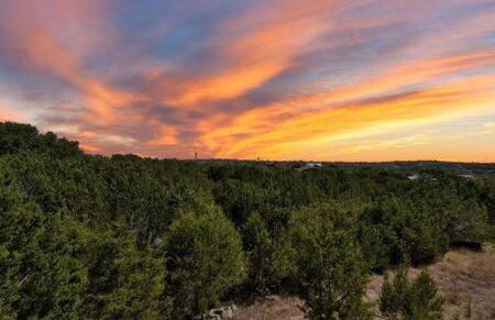 The Outlook - Spa and deck views of Hill Country - Foto 99