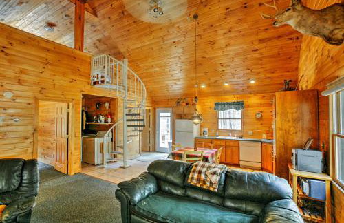 Private South Boardman Cabin on 10 Forest Acres! - Foto 3