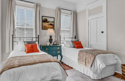 A Timeless Victorian Home with Period Charm! - Foto 20