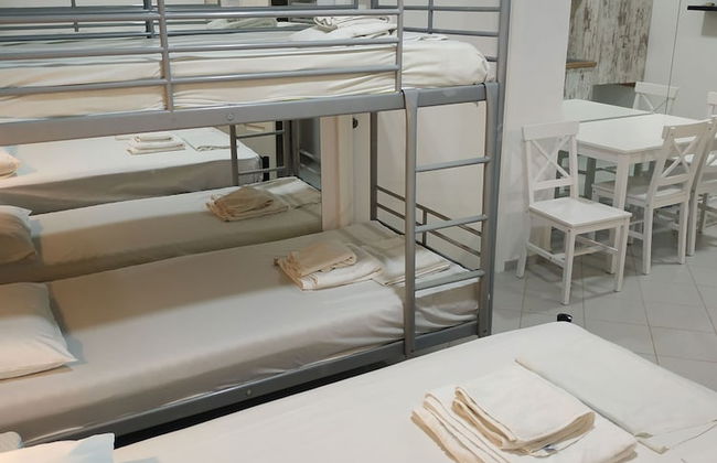 Super Economy Studio Located On the Ground Floor No Balcony - Photo 2