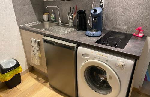 Nancy, Magnifique studio totalement climatisé, meublé, salle de bains et wc séparés, parking privé, cuisine équipée, WIFI - Foto 48