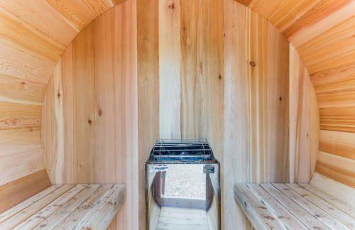 Hot Tub and Barrel Sauna! Lakefront Innsbrook Chalet - Foto 29
