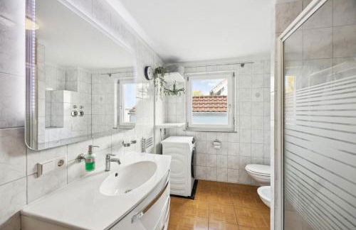 Kaiserstuhl Oase - 4BR, Küche, TV`s, Waschtrockner, Innenhof - Foto 13