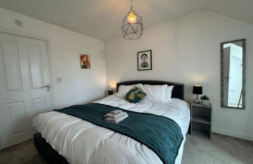 Bolehyde House, Sleeps 6, 3 Bedrooms, North Swindon location, Parking - Foto 7