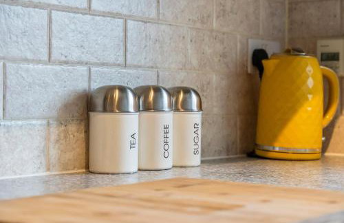 Charming House - Walking distance to Town Centre - Free Parking, Self-Check-In, Fast WiFi and Smart TV by Yoko Property - Photo 19