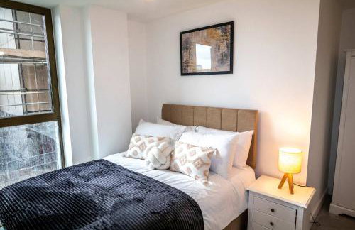 Fabulous 2 Bedroom Apartment in Central Manchester - Photo 2