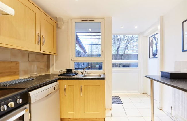 The Kennington Park Crib - Lovely 2bdr Flat With Garden - Photo 4