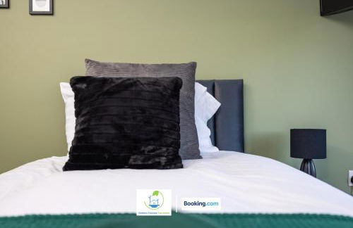 Cosy Retreat By Green Haven Escapes Short Lets & Serviced Accommodation Seacroft With Free Off-Street Parking & Pet-Friendly - Photo 16