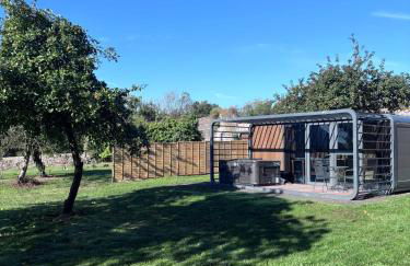 Glamping Pod with Hot Tub in Orchard - Foto 1