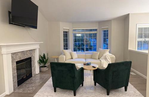 Spacious 5BR Walk to Wild Waves! - Foto 1