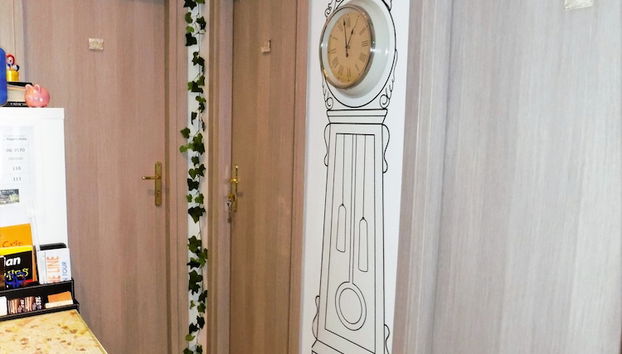 Check-in/check-out kiosk