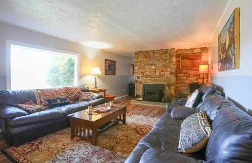 Hike and Ski Scenic Group Retreat in Wardensville - Foto 16