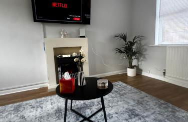 Oakleigh Way, Carlisle - 2 Bedroom, sleeps 4, Fully furnished - Photo 1