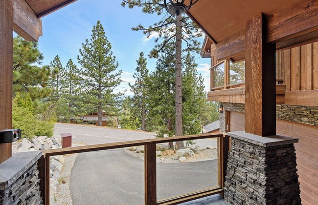 Luxury Mountain Chalet Deck w/ BBQ & Lake Views - Photo 34